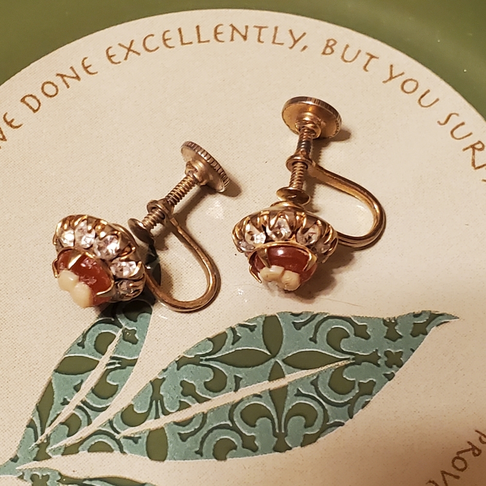 Vintage Cameo Rhinestone Screw Back Clip Earrings - Picture 6 of 10